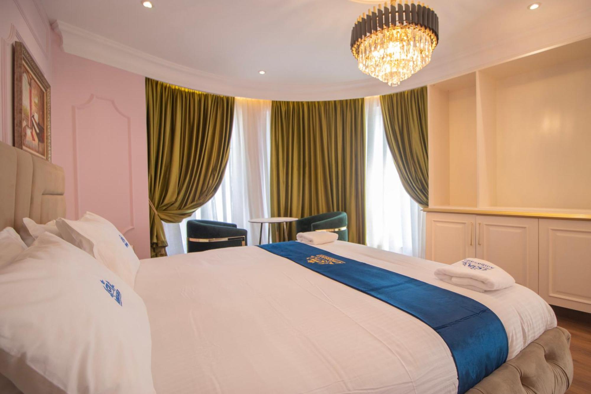 Ambasada Qta Hotel 4*