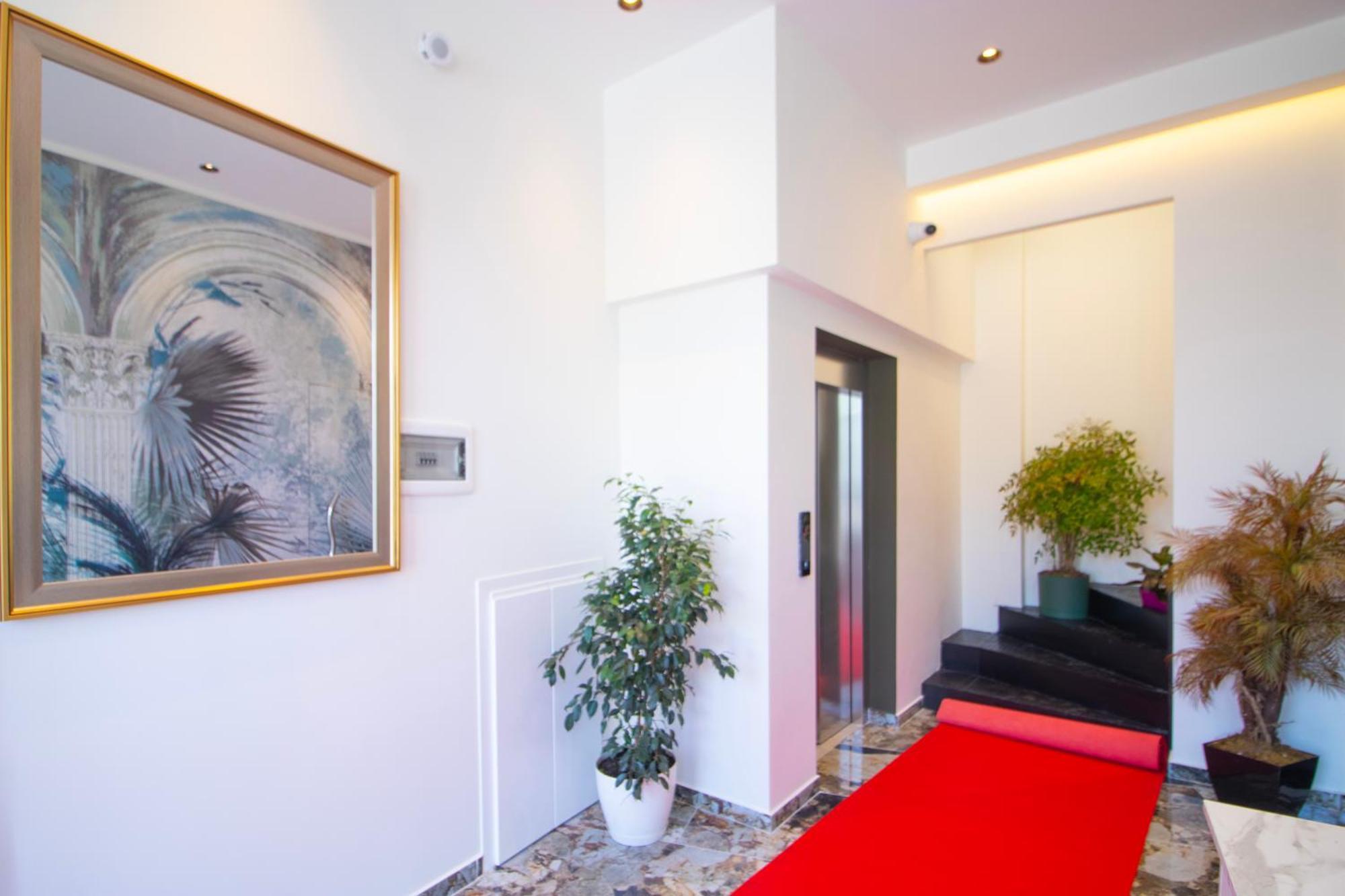 Hotel Ambasada Qta 4*