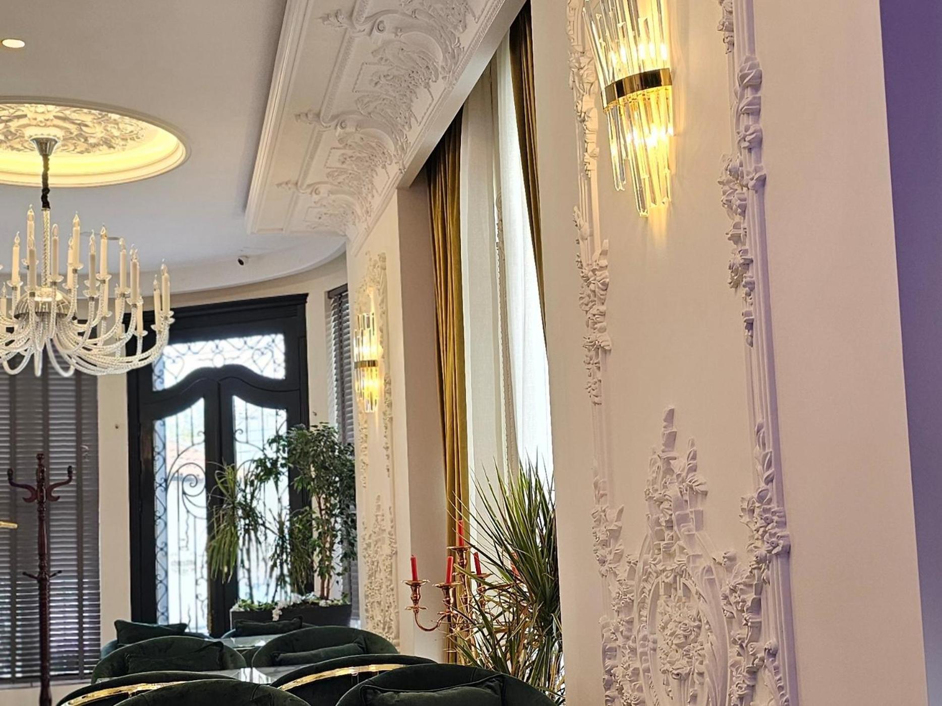 Ambasada Qta Hotel